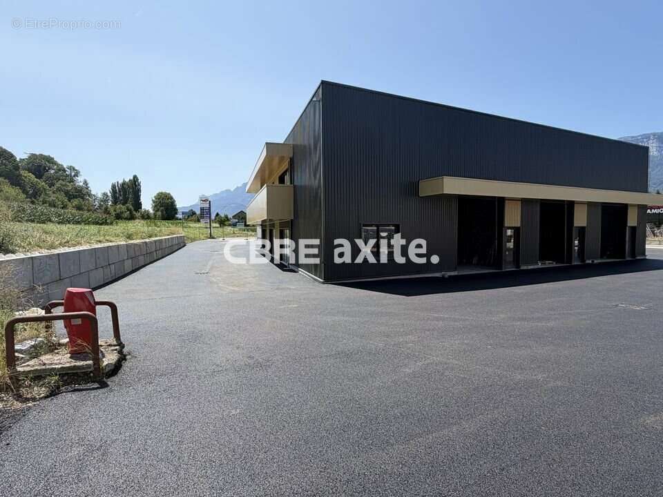 140 m² à Laissaud  - photo 4