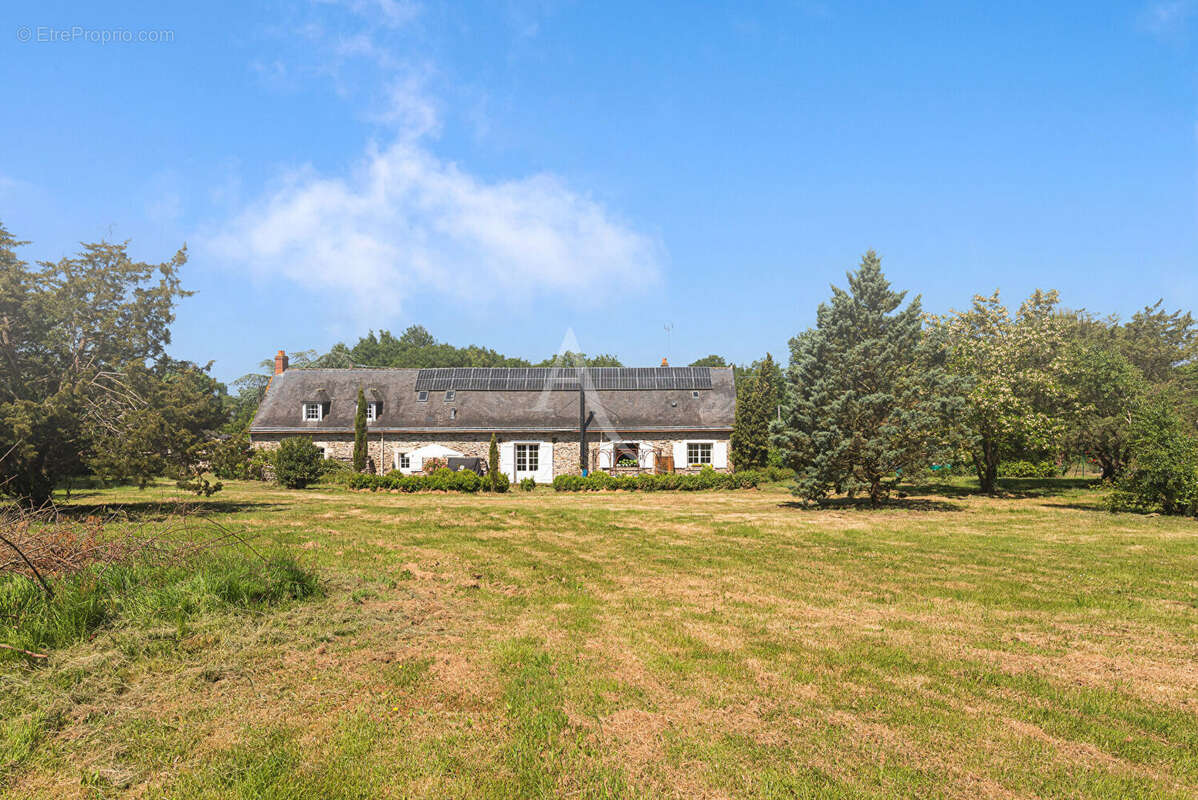 Maison de caractère à vendre à La Possonnière, implantée sur un magnifique terrain d'un hectare. - photo 12