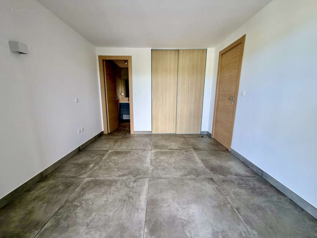 Maison T4 - 108 m2 - Baie Orientale - photo 6