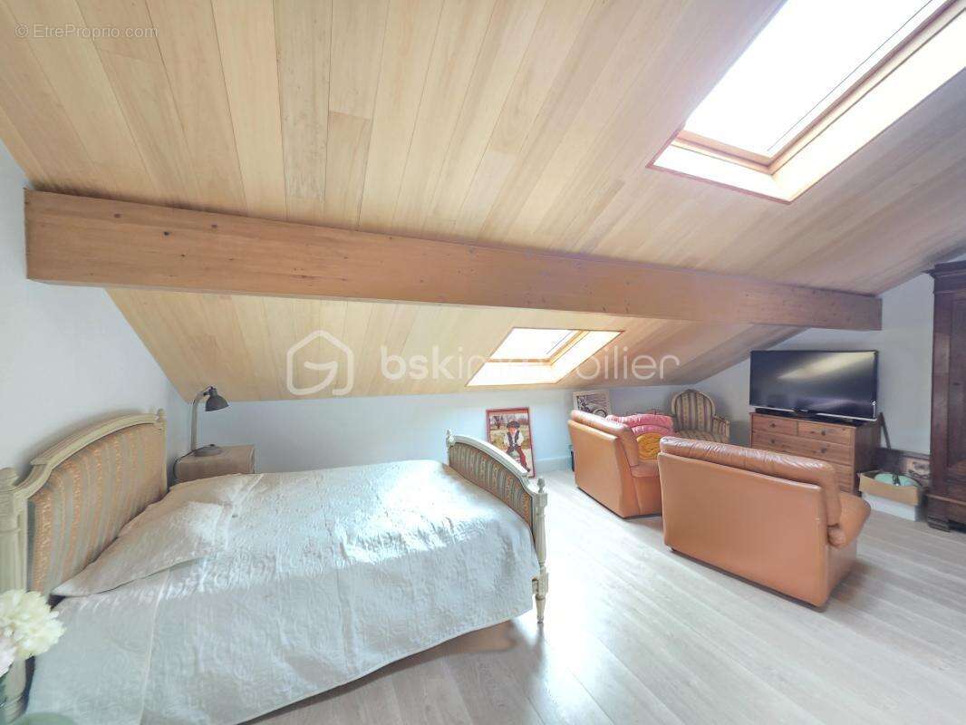 Maison à SAINTE-COLOMBE-EN-BRUILHOIS