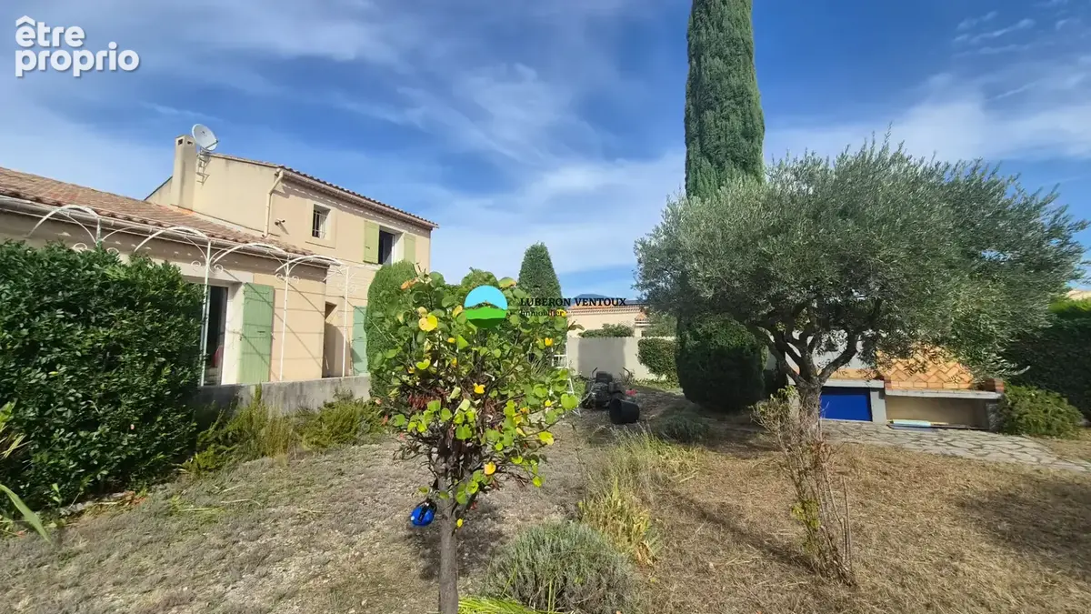 Sur le haut de Caromb 150m² habitable, 3 chambres, piscine terrain arboré... - photo 2