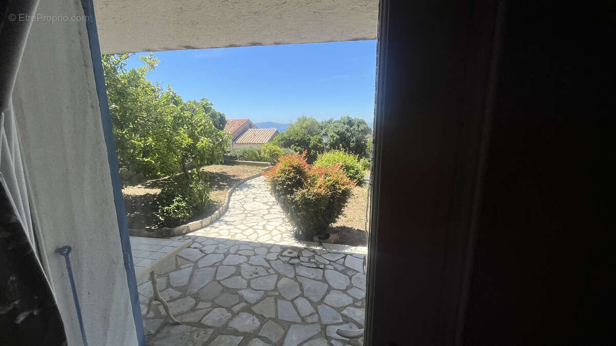 Maison à ROQUEBRUNE-SUR-ARGENS
