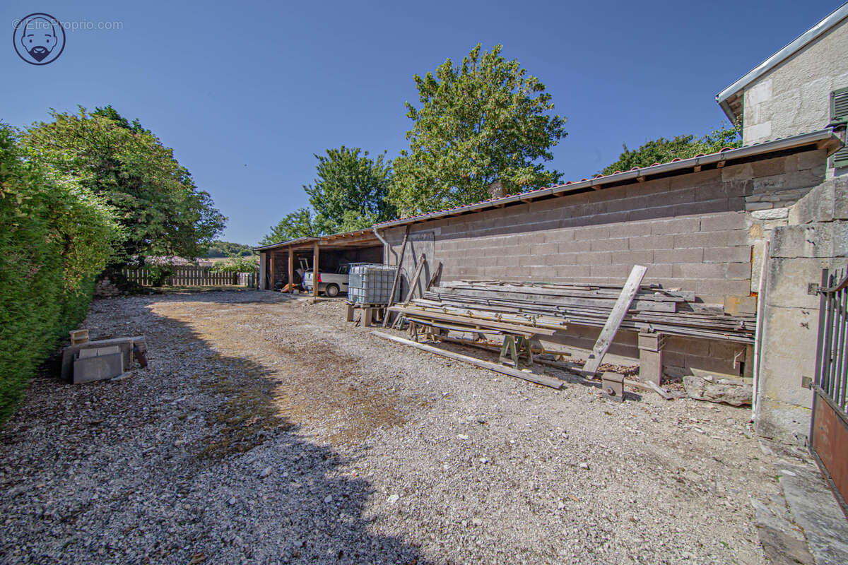 Maison de charme de 165 m2 avec dépendances - photo 25