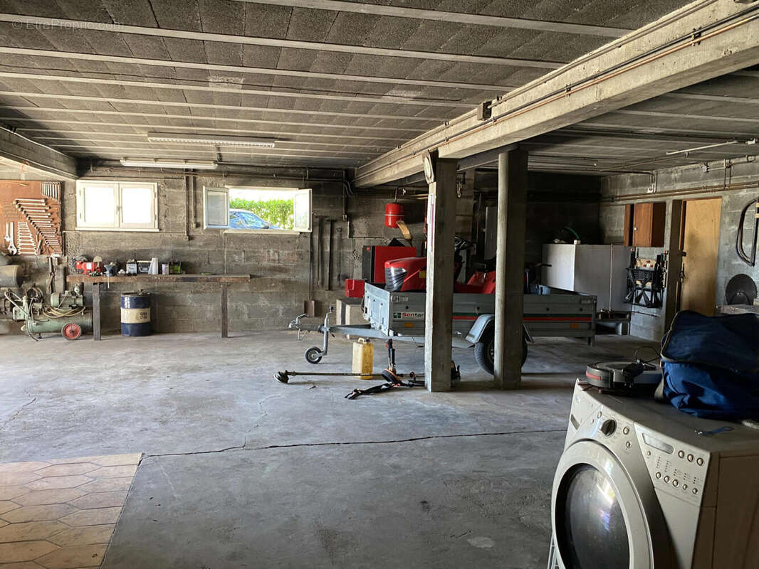 SOUS SOL - Maison à MONTMOREAU-SAINT-CYBARD