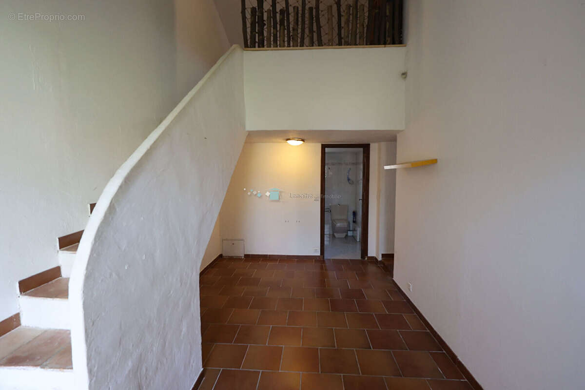Maison à SAINT-CEZAIRE-SUR-SIAGNE
