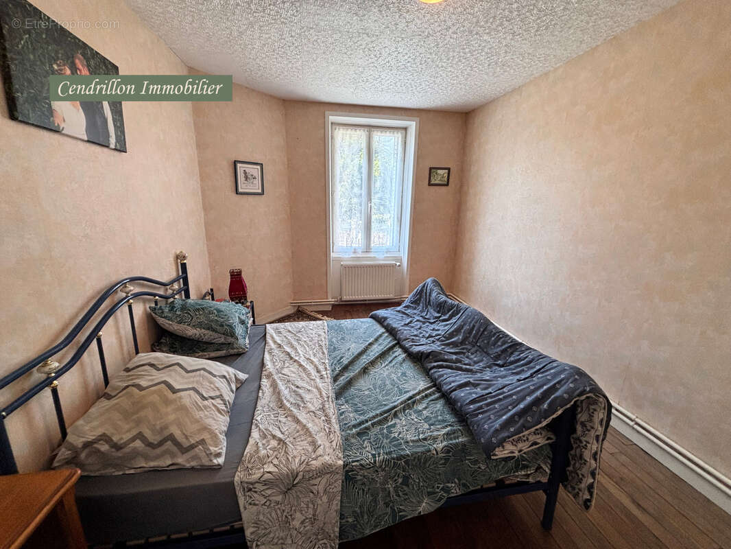 Maison à AZAT-CHATENET