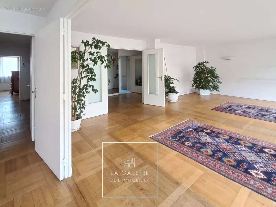 APPARTEMENT A VENDRE T5  La Muette, idéalement situé avec parking et cave. - photo 6