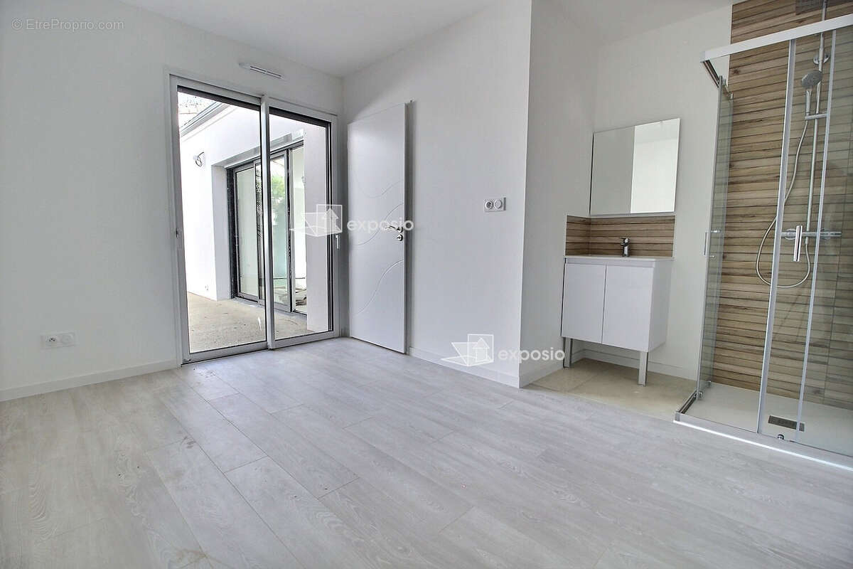 Maison neuve de plain-pied .117 m² .4 chambres . Garage . Terrain 816 m² - photo 7