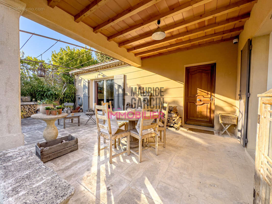 Maison à CAMARET-SUR-AIGUES