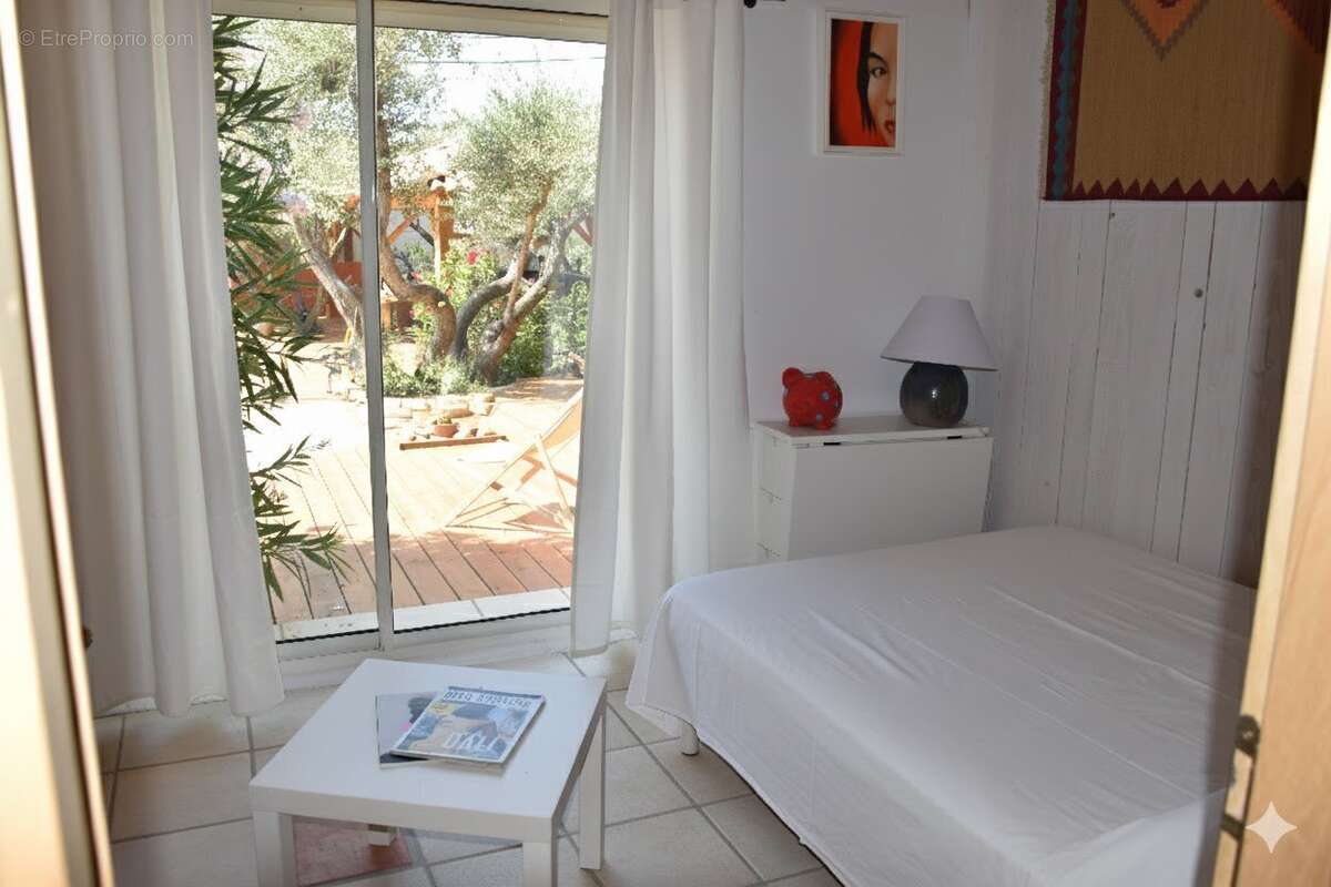 Maison à SAINT-BAUZILLE-DE-MONTMEL