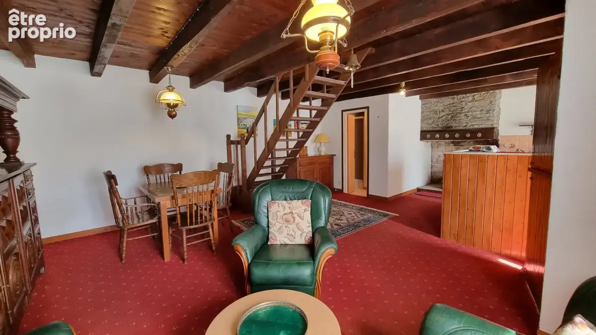 MORBIHAN, Proche de Rohan, Charmante maison mitoyenne d'extrémité avec 2 chambres, vendu meublé - photo 2