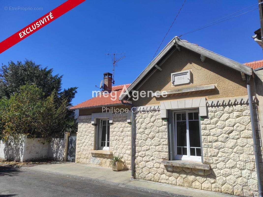 Maison à SAINT-JEAN-D'ANGELY