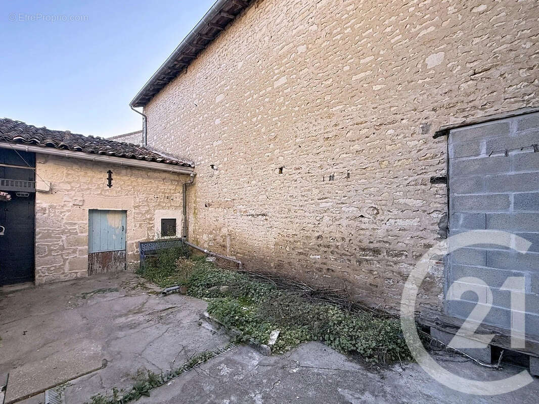 Maison 72 m² à Mansle  - photo 3