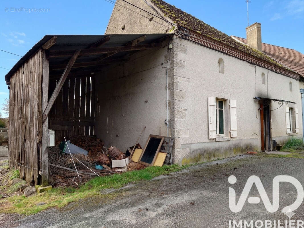 Photo 2 - Maison à LUSSAC-LES-EGLISES