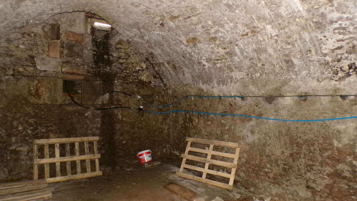 Ainay-le-Château   Maison de village avec deux appartements indépendants - photo 24