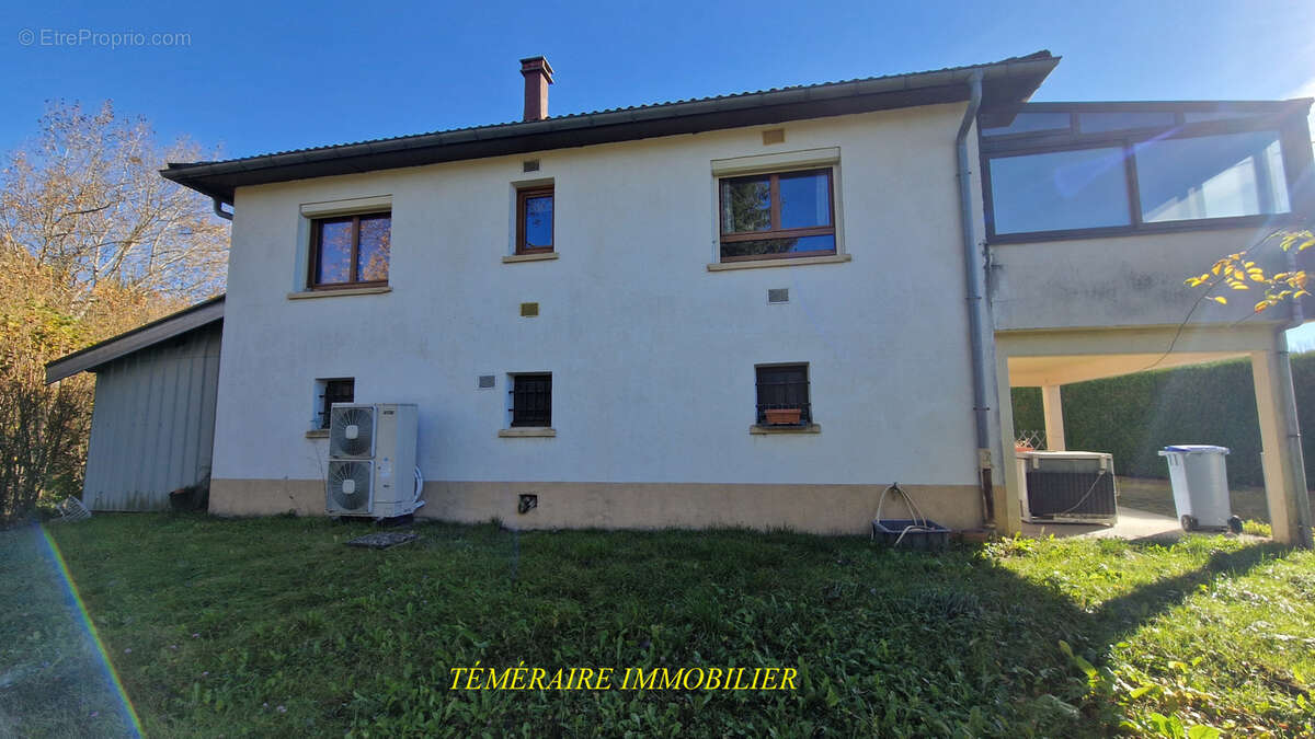 Maison à MONNET-LA-VILLE