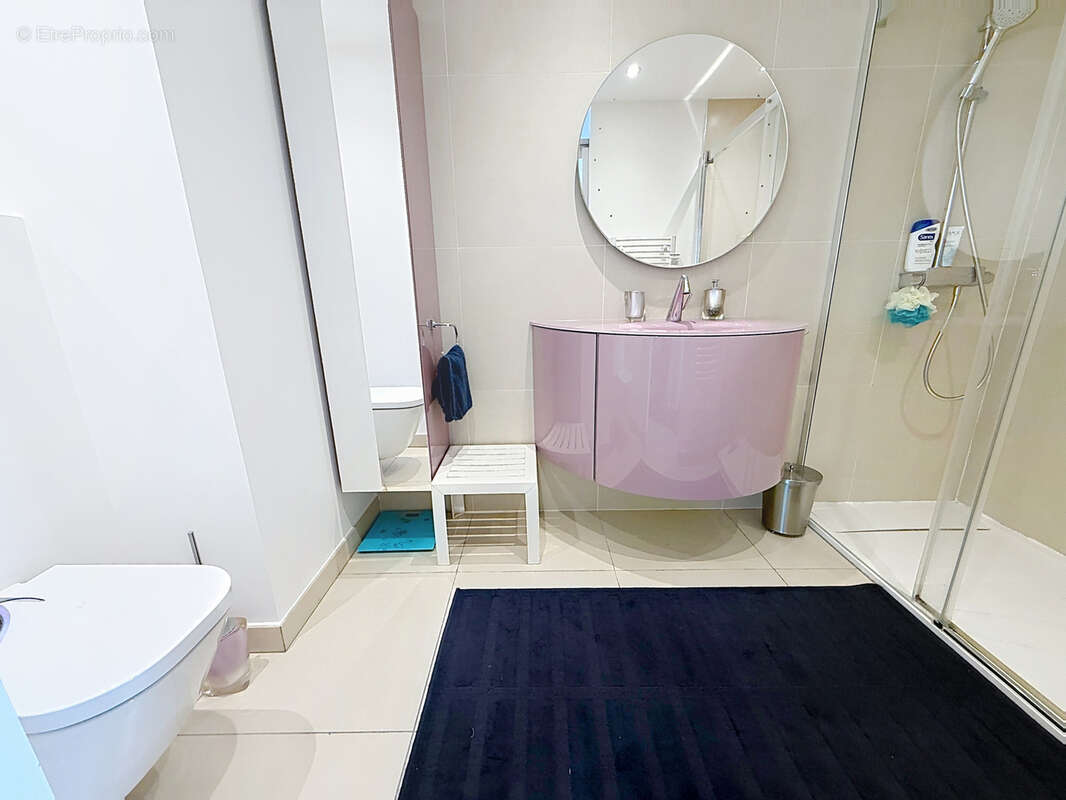 Appartement à SAINT-LAURENT-DU-VAR