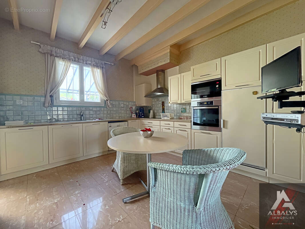 Maison à LES ARTIGUES-DE-LUSSAC