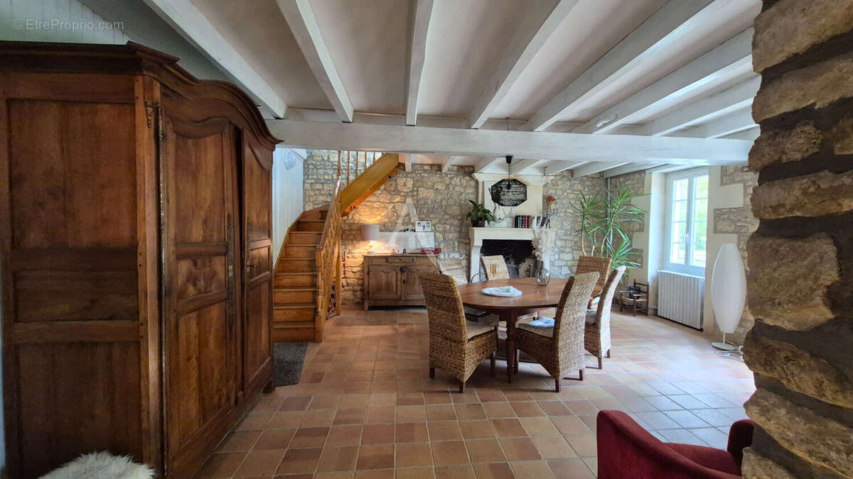 Maison à SAINT-HILAIRE-DE-VILLEFRANCHE