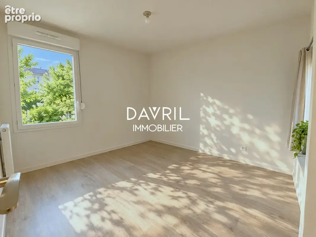 Eragny appartement  f3 avec terrasse et ascenseur "résidence central square " à deux pas des gares rer commerces & écoles! - photo 8