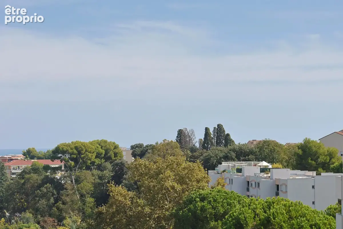 Antibes – Appartement traversant 3/4 pièces en étage élevé, vue mer et verdure - photo 14