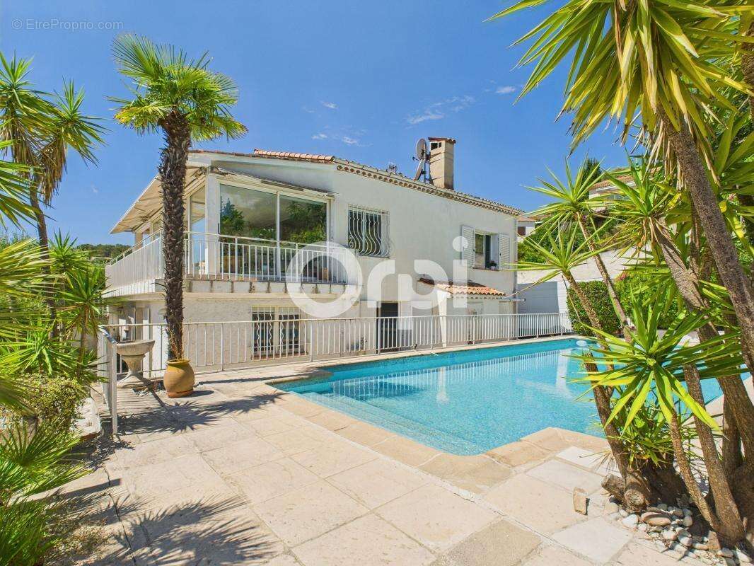 Maison à MANDELIEU-LA-NAPOULE