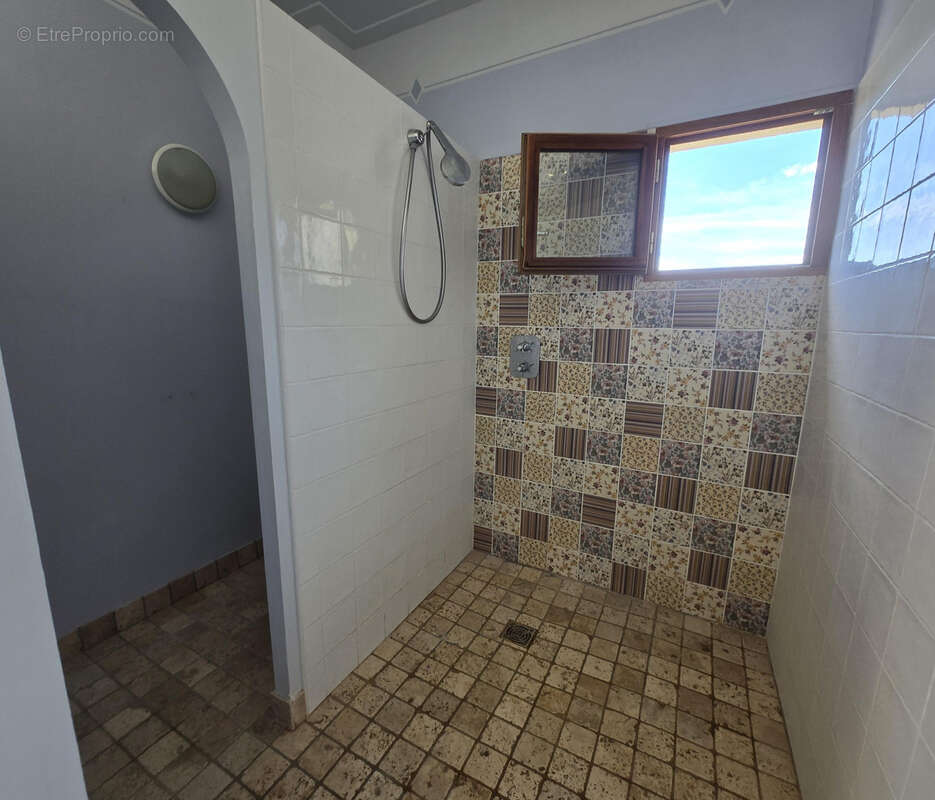 A vendre villa 4 chambres terrain 1706 m2 - photo 13