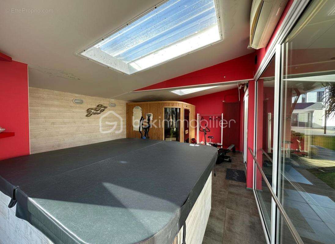 Maison de Ville Familiale avec Atelier Indépendant, Jardin et Espace Bien-être - photo 14