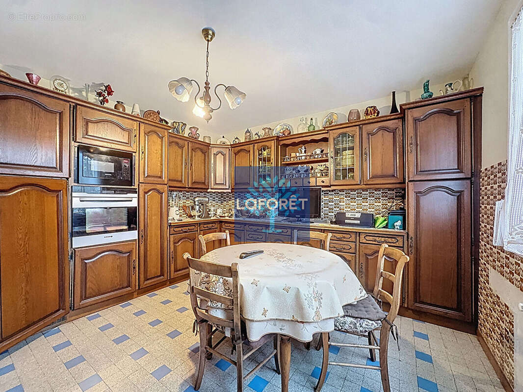 Brignais / Saint-Genis-Laval - Ensemble immobilier sur 2 500 m² de terrain - photo 4