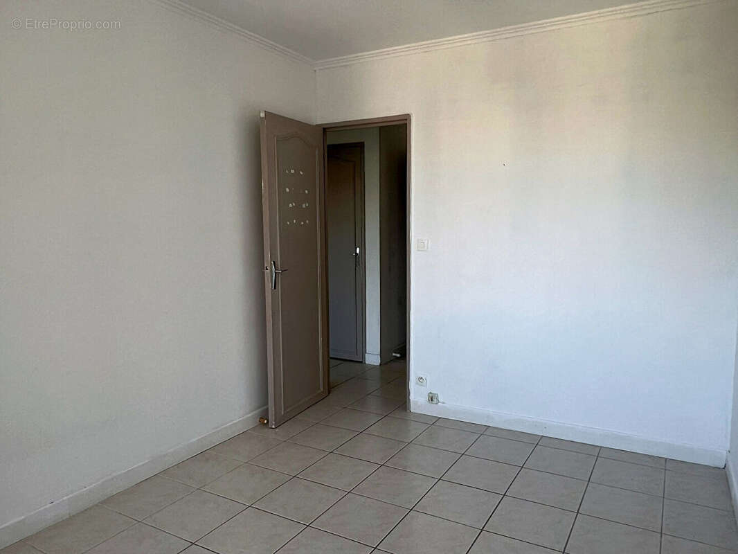 Appartement à vendre Les Prairies, Saint-Mitre Marseille 13e - T3 avec balcon, cave - photo 7