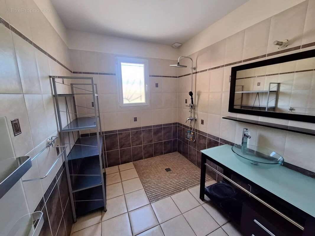 Maison recente avec garage et terrain - photo 10