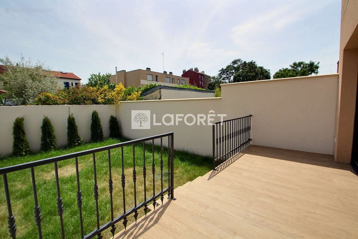 Maison 2025 - grand sejour - cinq chambres - joli jardin - garage et parking - photo 8