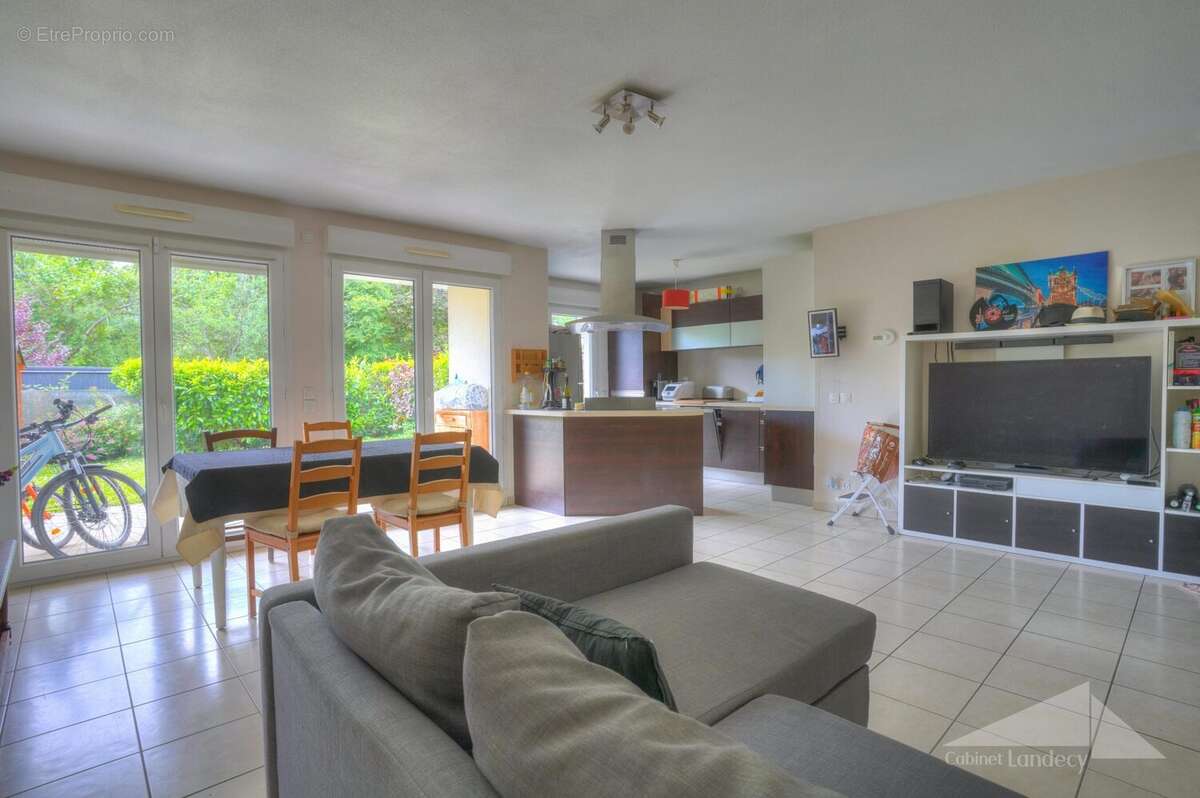 Appartement à SERGY