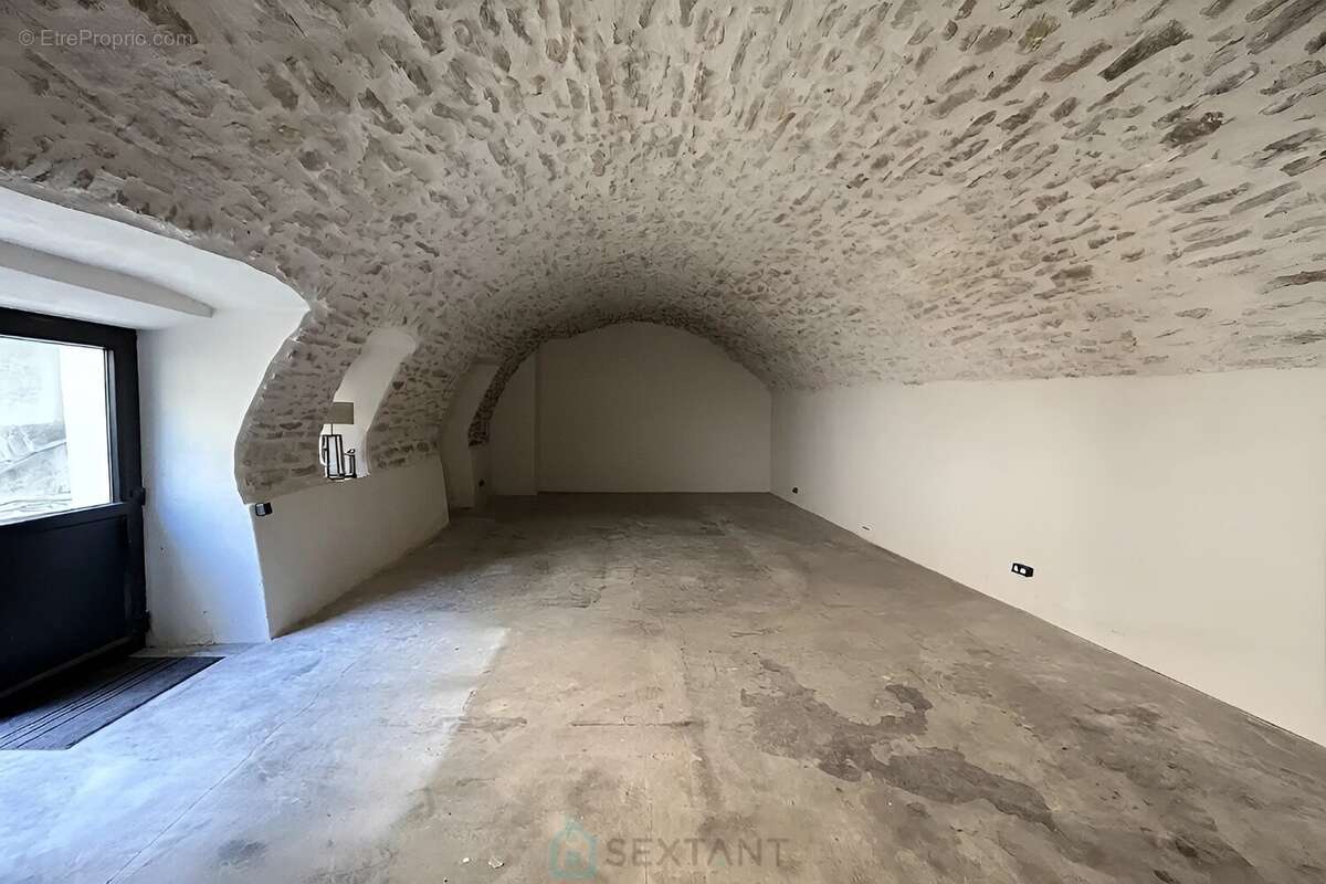 Propriété d'exception  274 m² habitables + 699 m² de dépendances et garages - photo 20