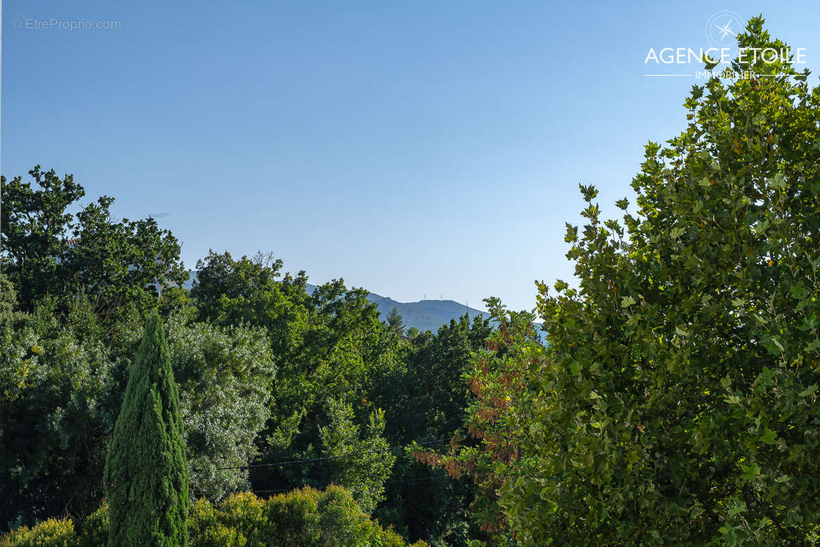Exclusivité   Appartement T4 lumineux, dernier étage, terrasse 23 m2   Les Camoins - photo 8