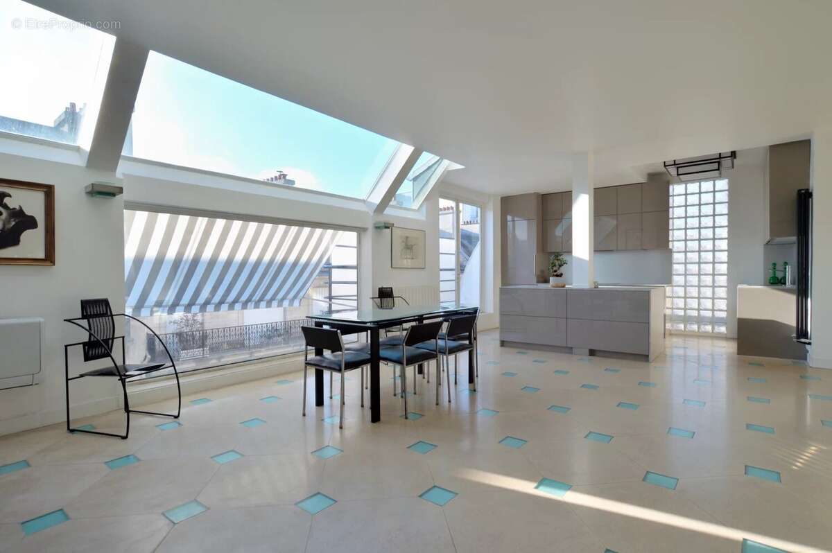 Appartement à PARIS-16E