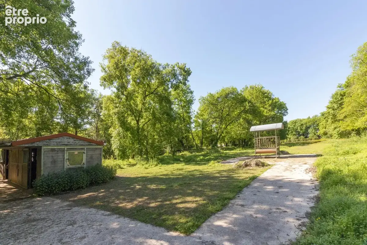 Maison spacieuse avec piscine, grandes dépendances et terrain - photo 15
