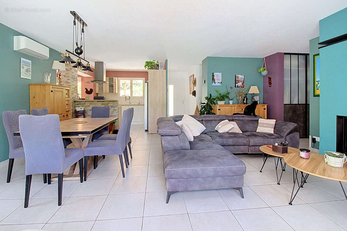 A VENDRE EN EXCLUSIVITÉ ! FIGANIÈRES Maison de plain-pied 126 m² 3 chambres Piscine et terrain de 2074 m² - photo 7