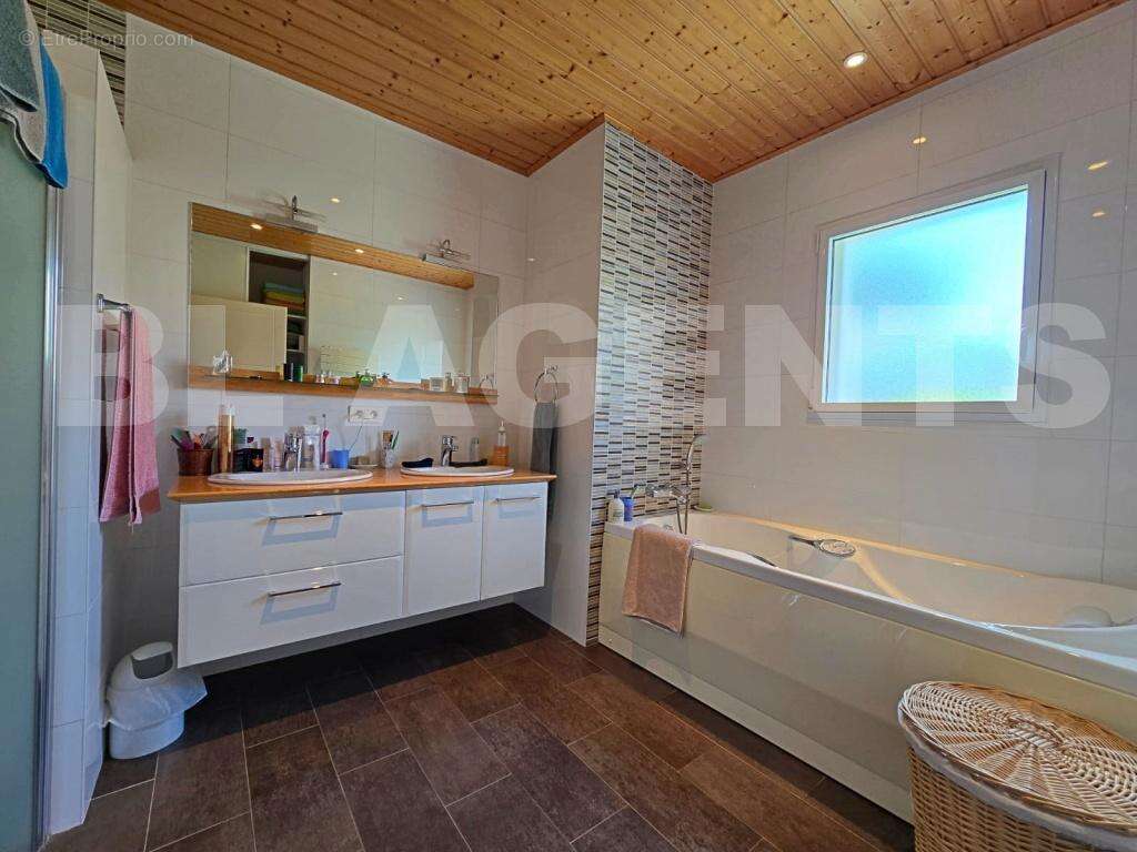 WhatsApp Image 2025-06-11 à 17 - Maison à TALMONT-SAINT-HILAIRE