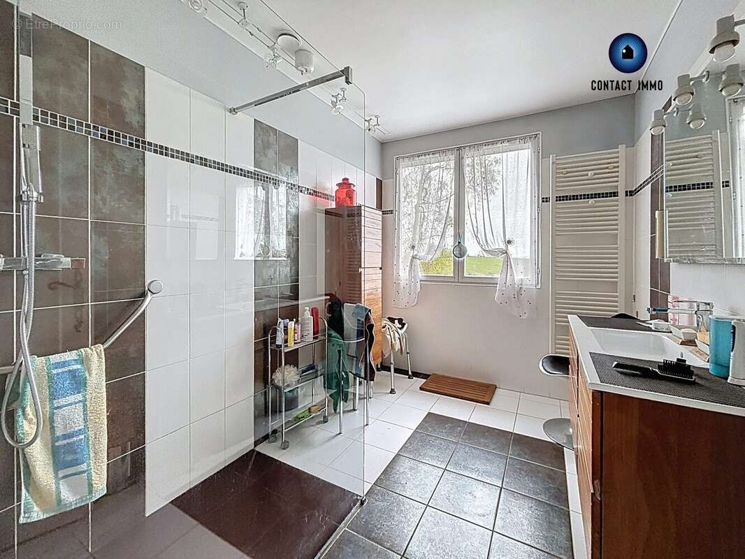 Maison à LISSAC-SUR-COUZE