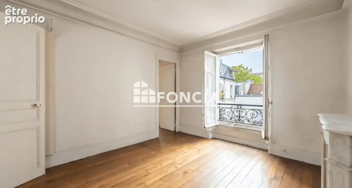 Appartement familial typiquement parisien, avec un vrai potentiel ! - photo 2