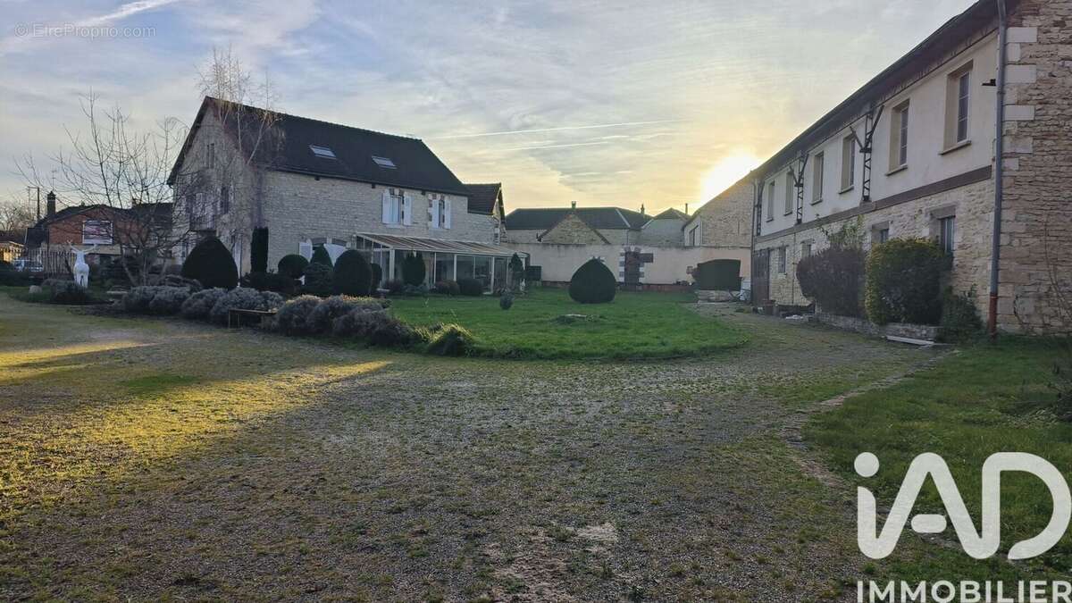 Maison 470 m² à Jully-Sur-Sarce  - photo 4