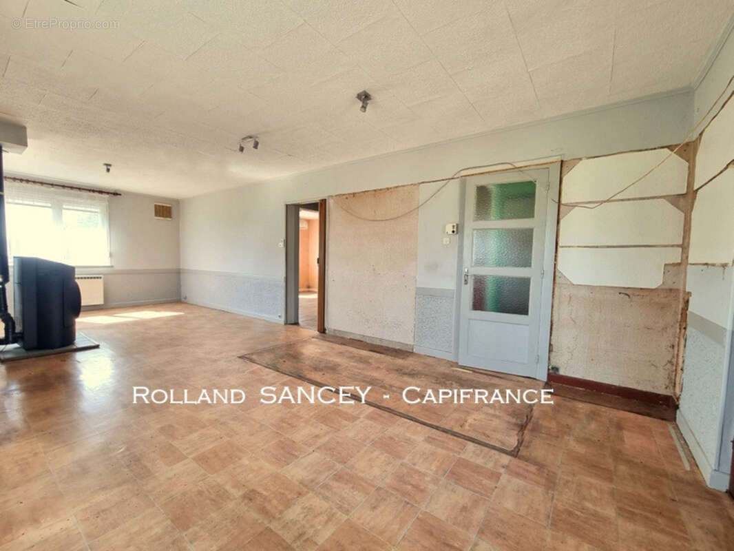 À VENDRE – Maison familiale T5 avec plus de 3 000 m² de terrain  FROTEY LES LURE (70) - photo 5