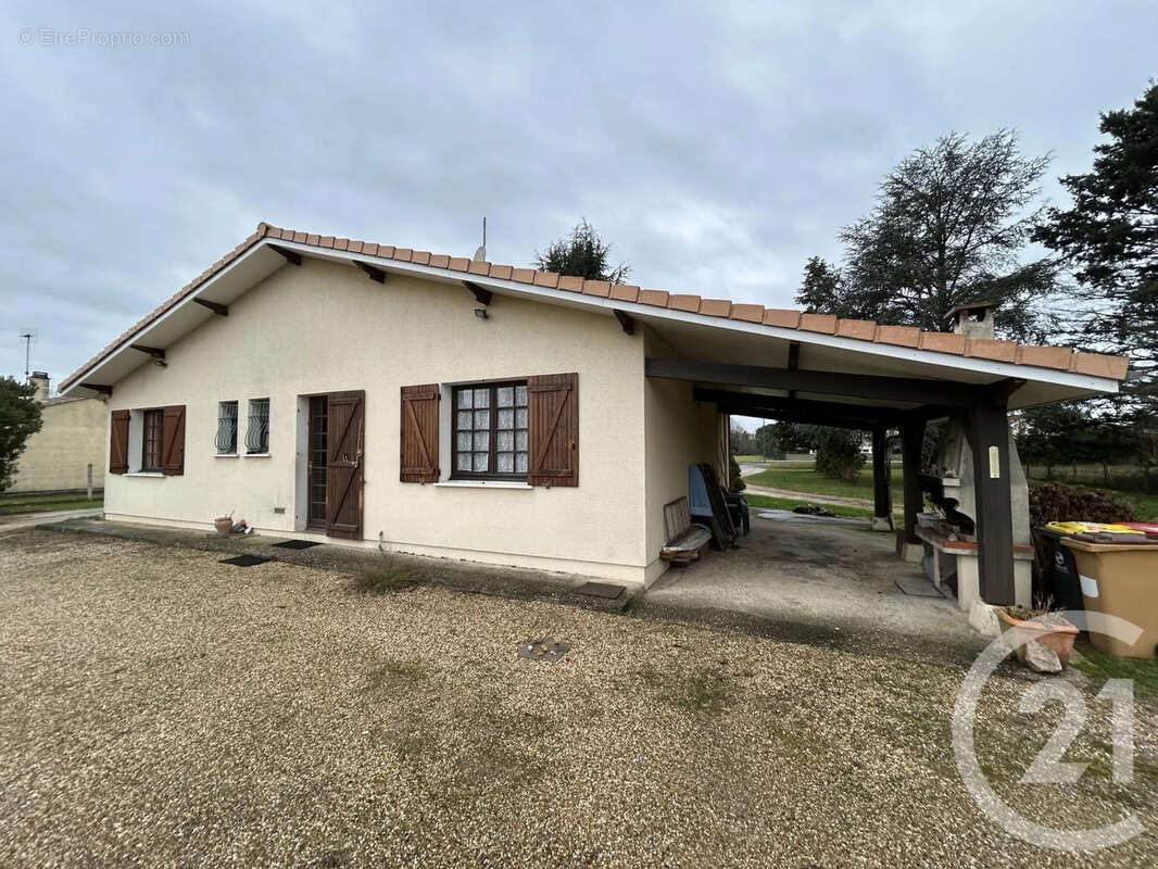 Maison à LES EGLISOTTES-ET-CHALAURES