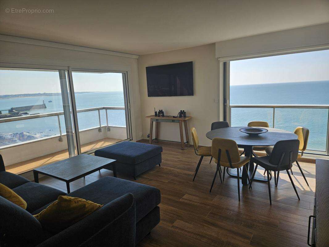 T3 71m² • Vue mer panoramique • Corniche 8e étage • Cave & Parking - photo 2
