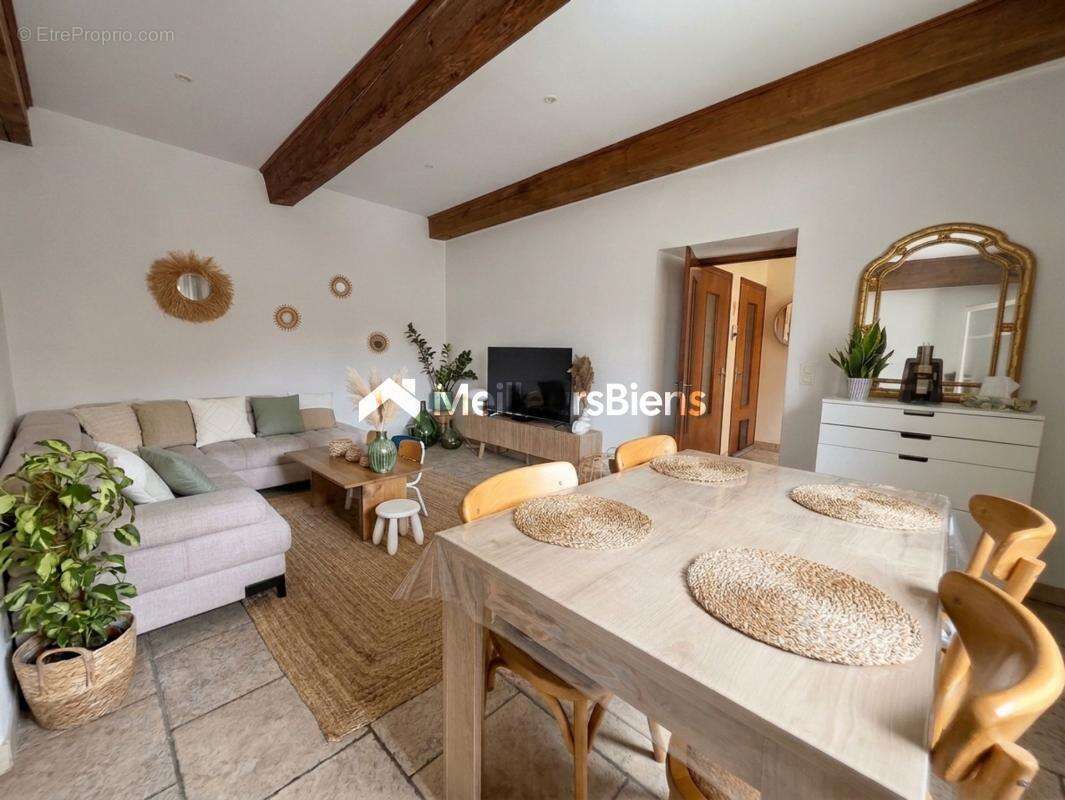 À 2 pas du Vidourle : ancienne école rénovée avec 4 chambres, garage et potentiel locatif - photo 6
