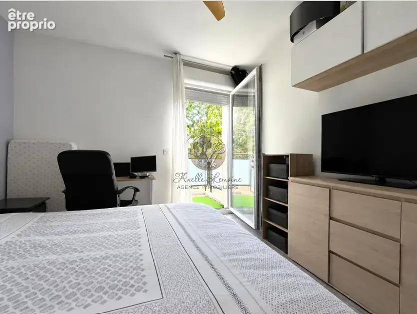 Produit rare à Marcy-l’Étoile   T3 traversant avec deux jardins Privatifs, piscine et double garage - photo 11