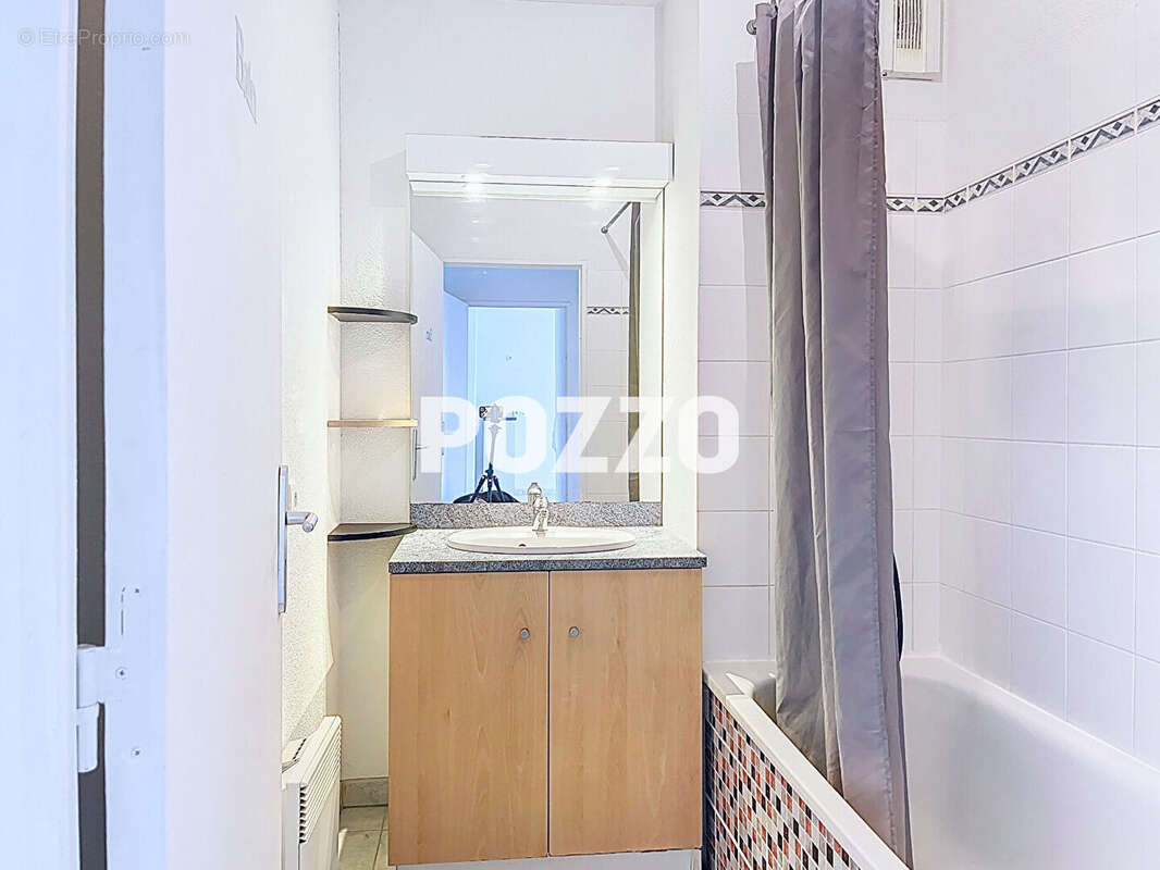 Appartement à LA RIVIERE-SAINT-SAUVEUR