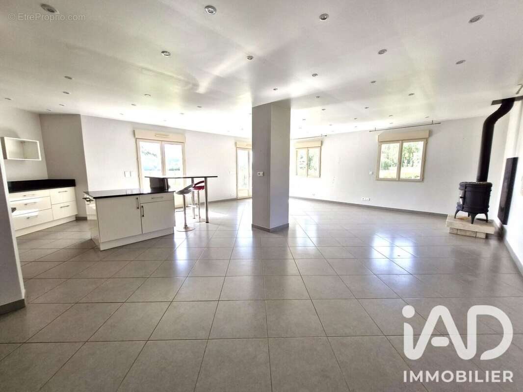 Maison 130 m² à L'isle-De-Noe  - photo 4