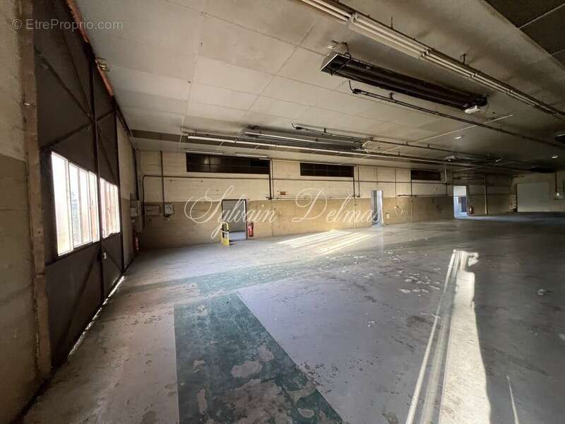 Commerce à NAZELLES-NEGRON